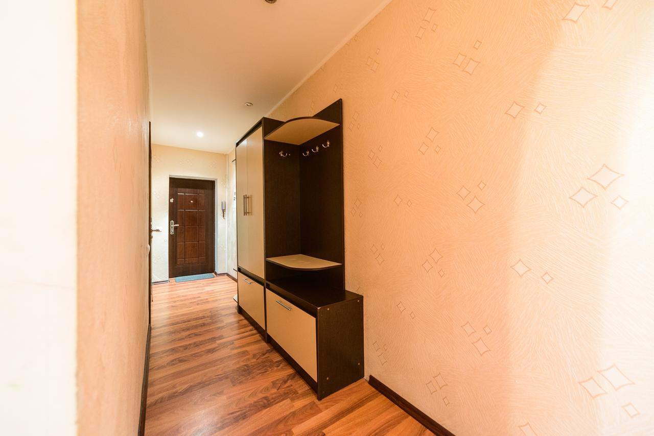 Apartment On Hryhoriia Chuprynky Kiev Buitenkant foto